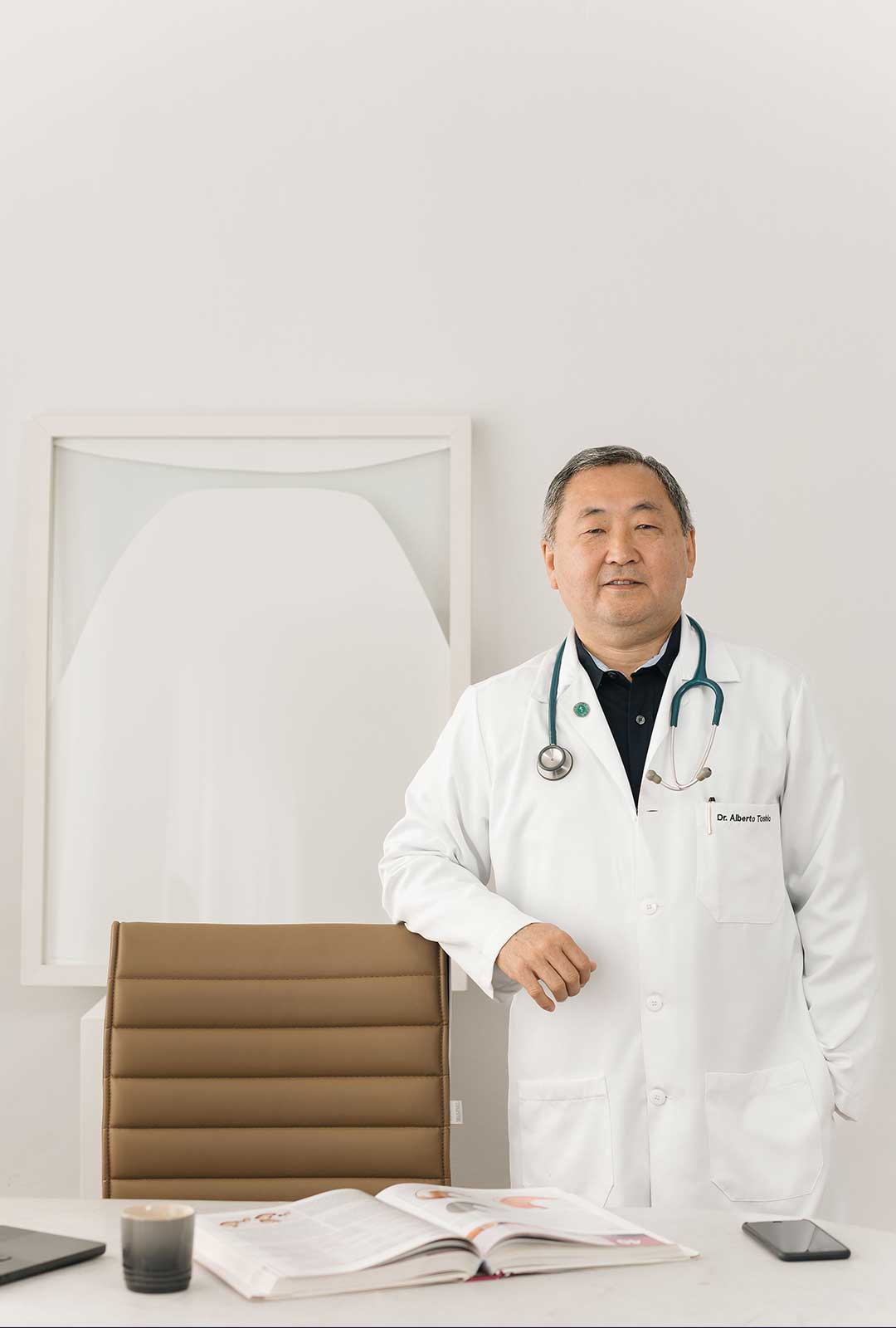 Dr. Alberto Toshio Oba compartilhando dicas de saúde e bem-estar